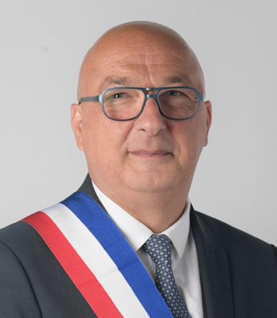 <img src='http://eadm.mairie-aixenprovence.fr/aix-agent/images/annuaire/08_15508_zazoun.jpg'>